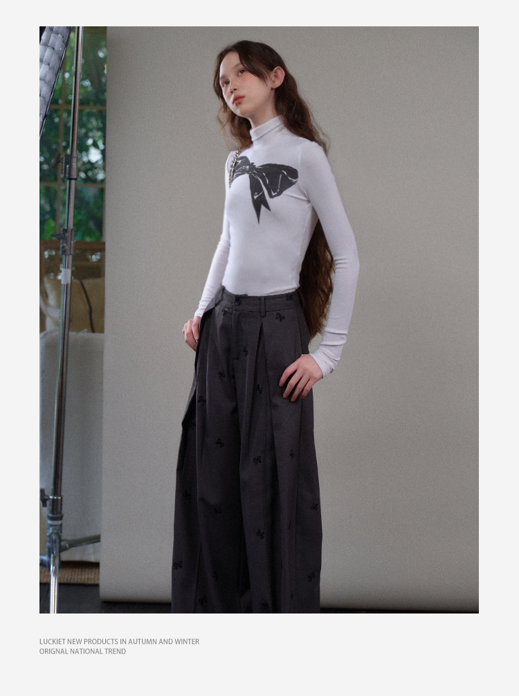 Bow Print Fitted Roll Neck Tee