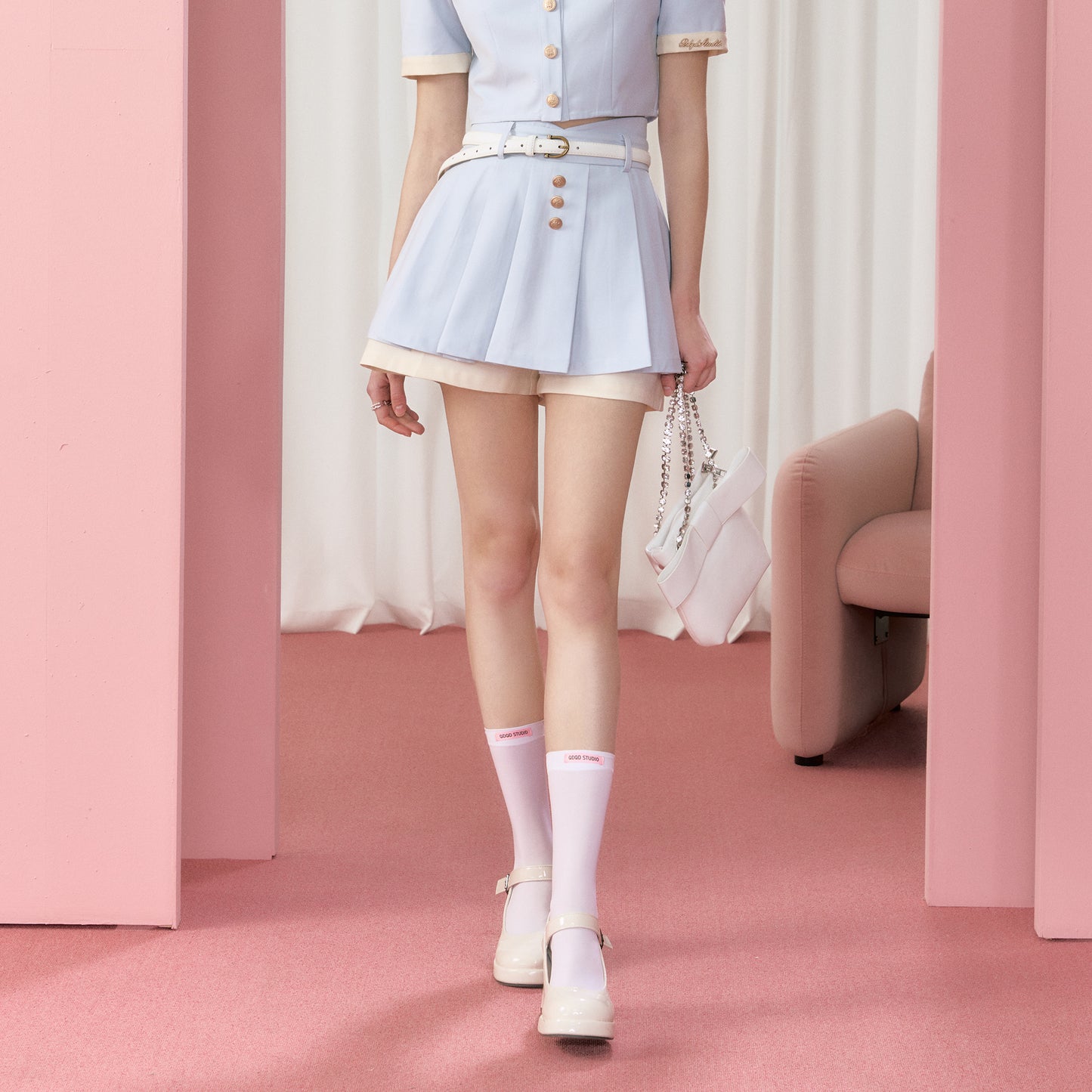 Chic Contrast-Color Cropped Shirt & High-Waisted Skirt Pants