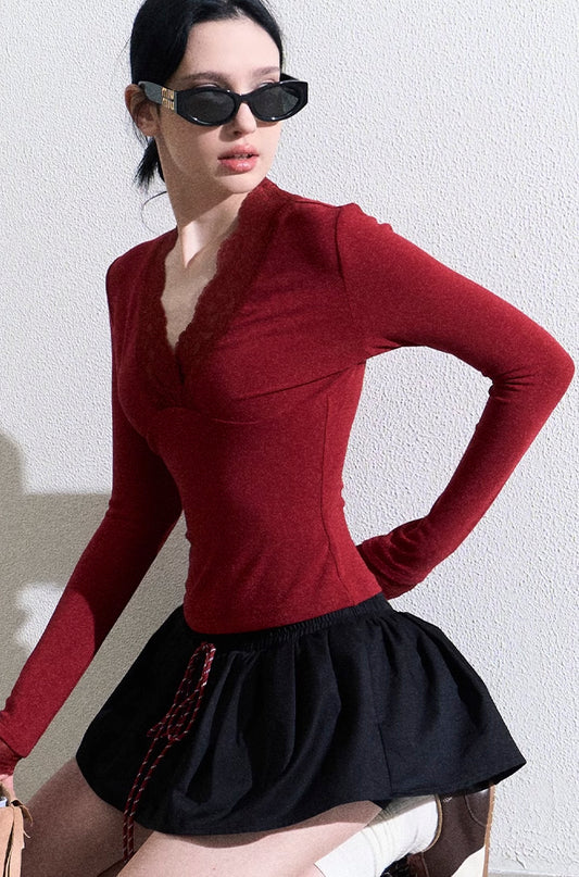 Slim Fit Lace-Trimmed V-Neck Inner Top