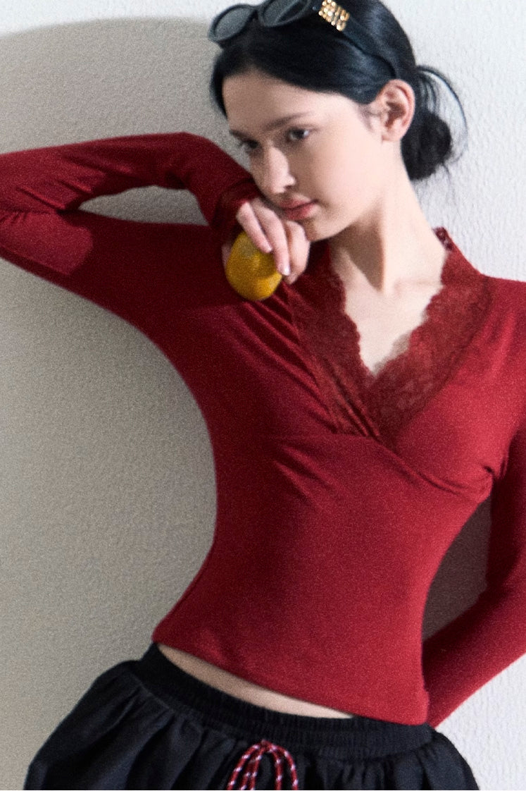 Slim Fit Lace-Trimmed V-Neck Inner Top