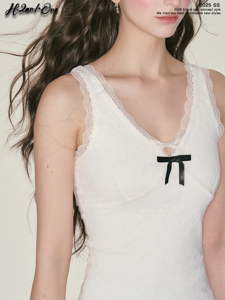 Slim Fit Top With See-Through Lace Hem