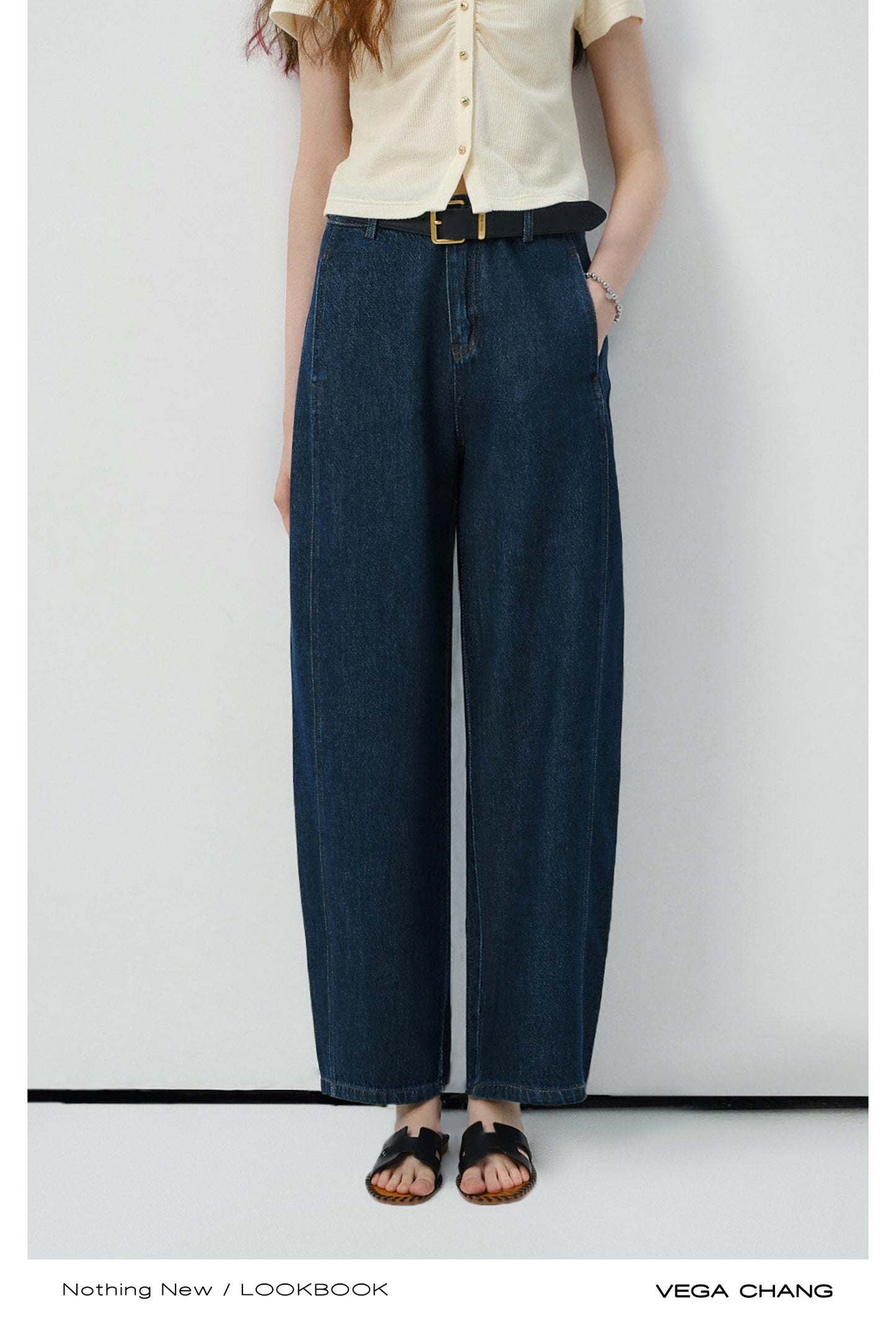 Curved High-Waist Jeans With Slant Pockets