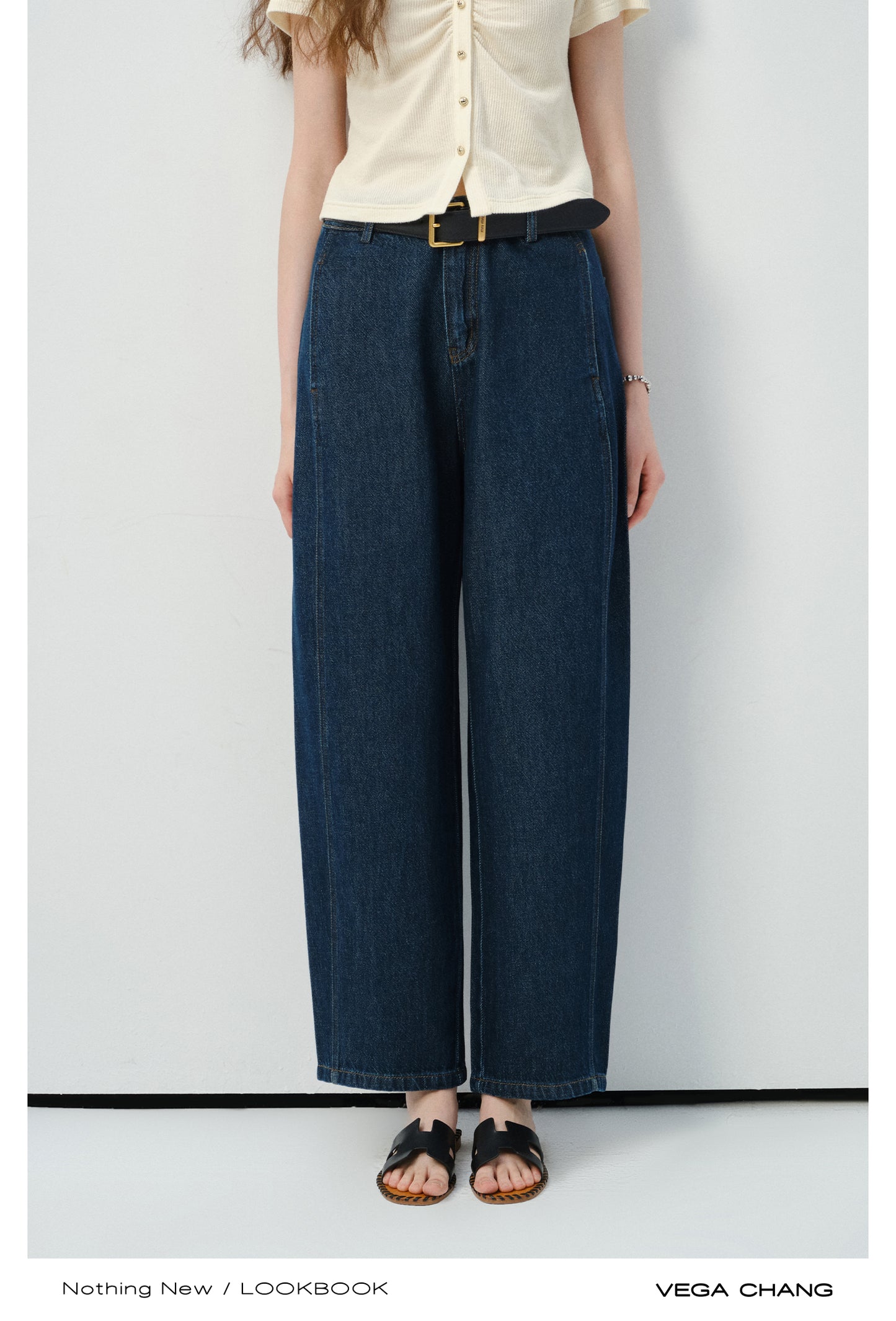 Curved High-Waist Jeans With Slant Pockets
