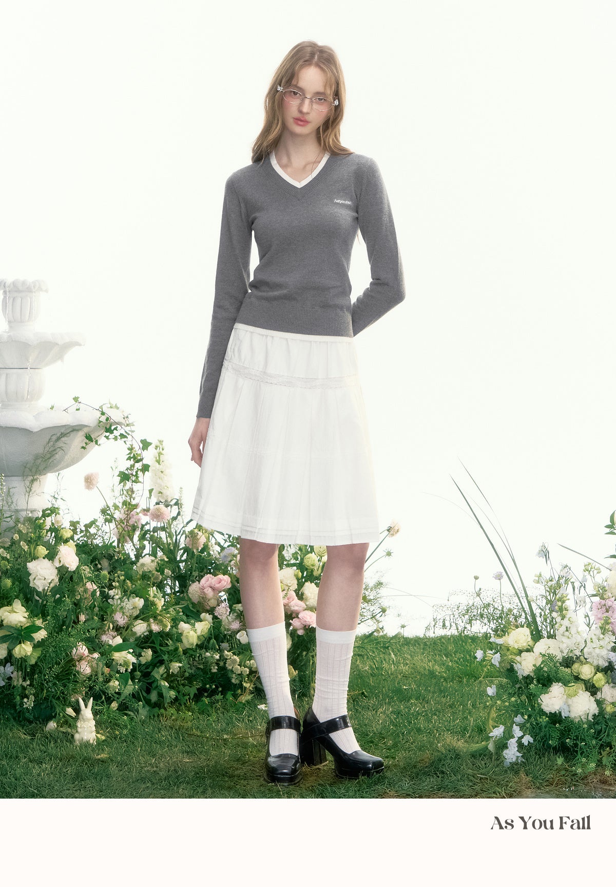 Contrast Detail V-Neck Cotton Blend Knit Sweater