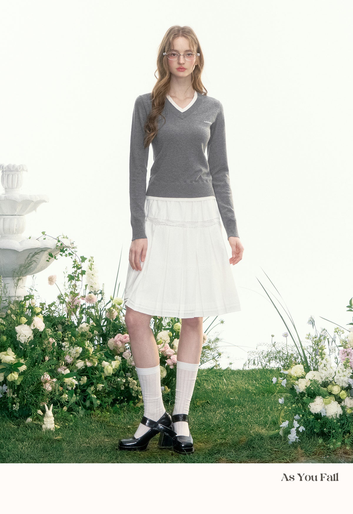 Contrast Detail V-Neck Cotton Blend Knit Sweater