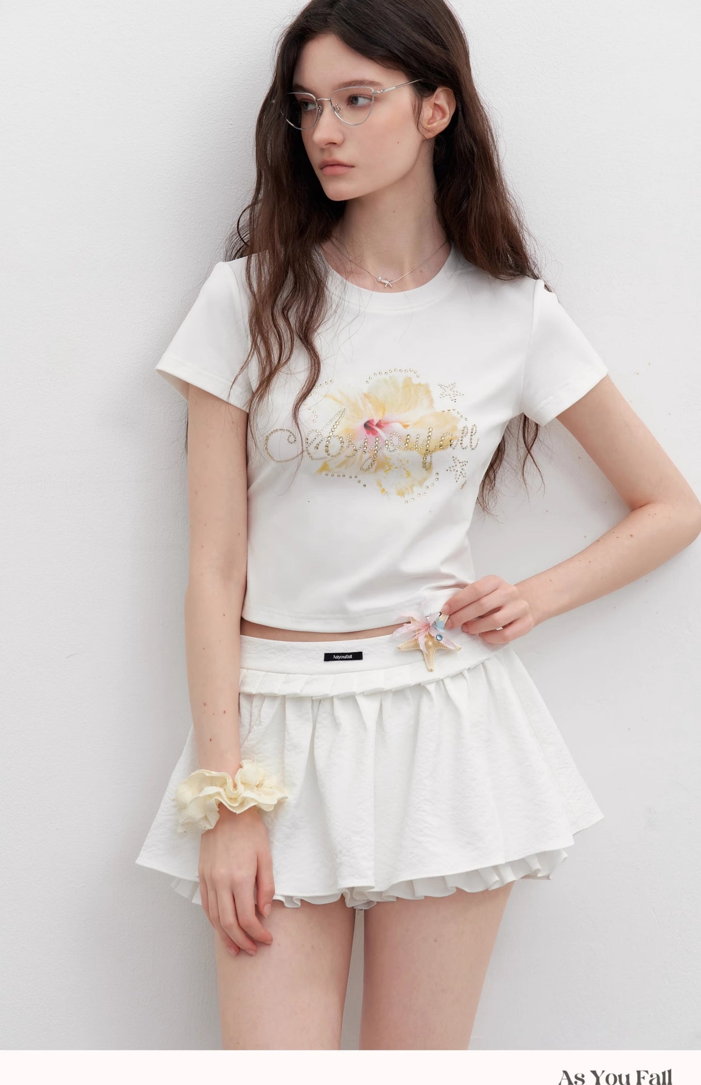 Cropped Ribbed T-Shirt With Rhinestone Flower Print