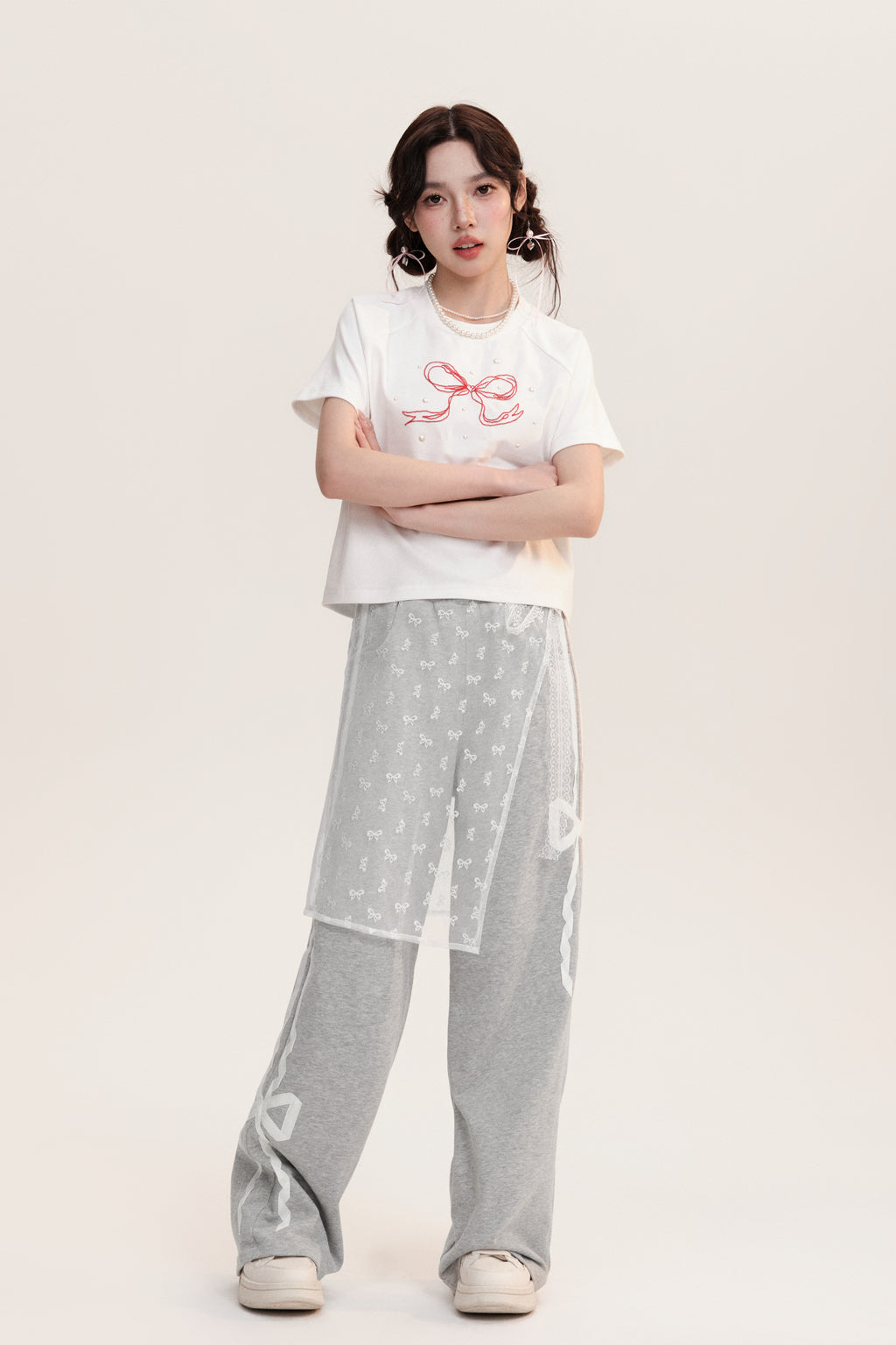 Bow Embroidery Beaded Round Neck T-Shirt