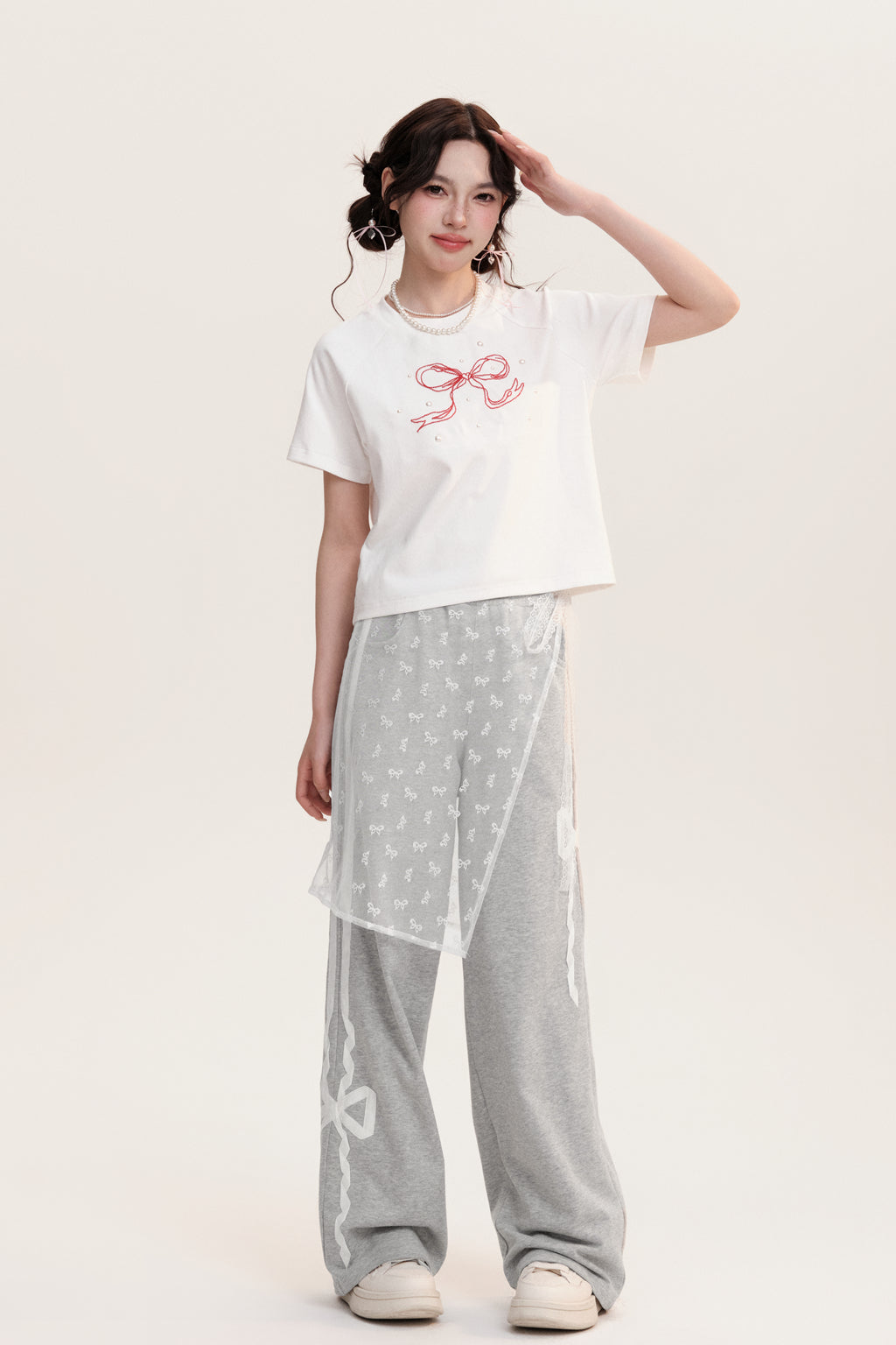 Bow Embroidery Beaded Round Neck T-Shirt
