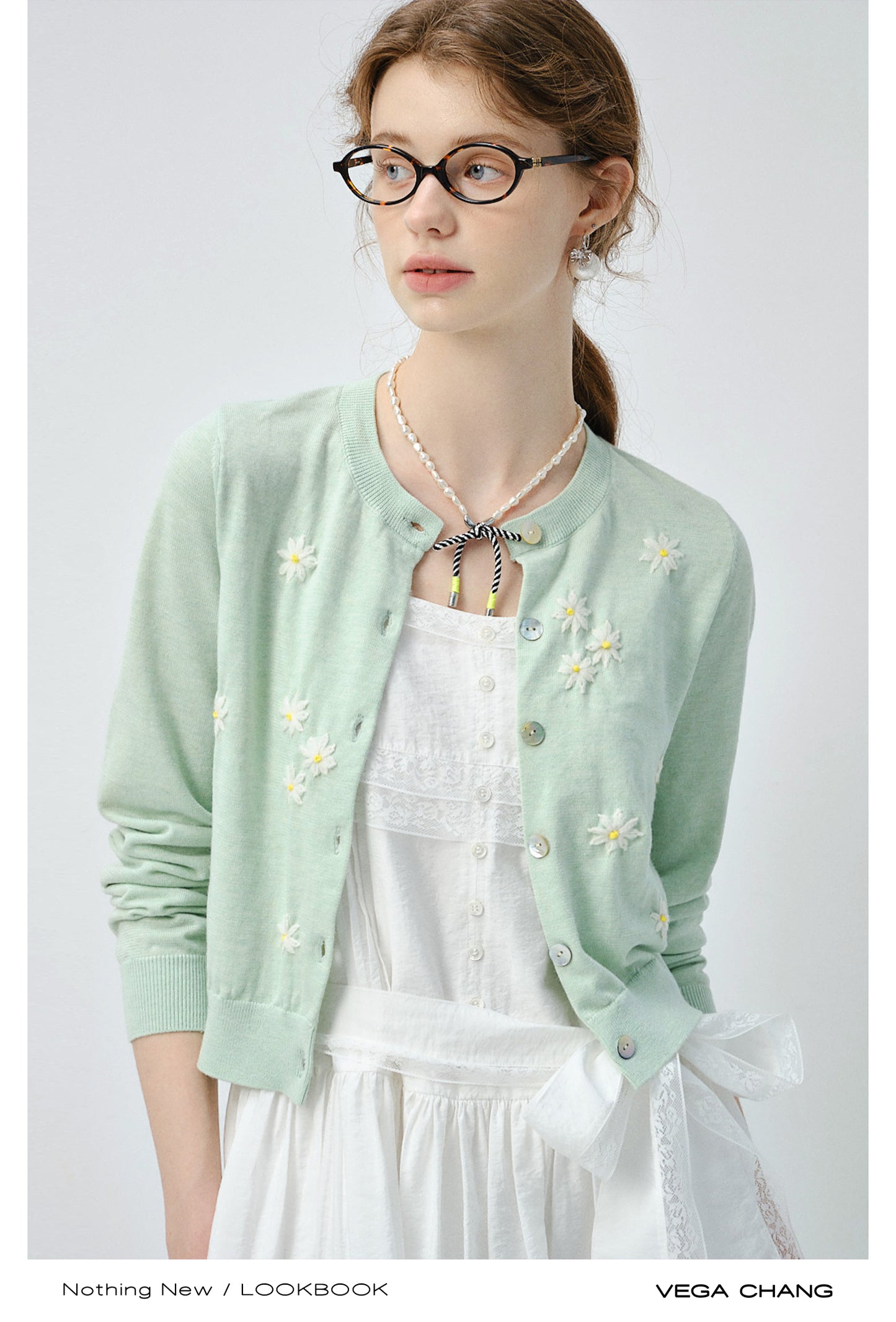 Daisy Embroidery Short Light Cardigan