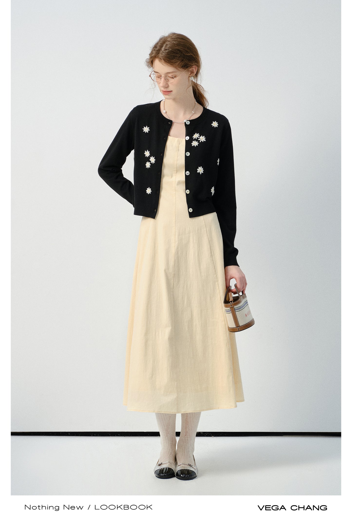 Daisy Embroidery Short Light Cardigan