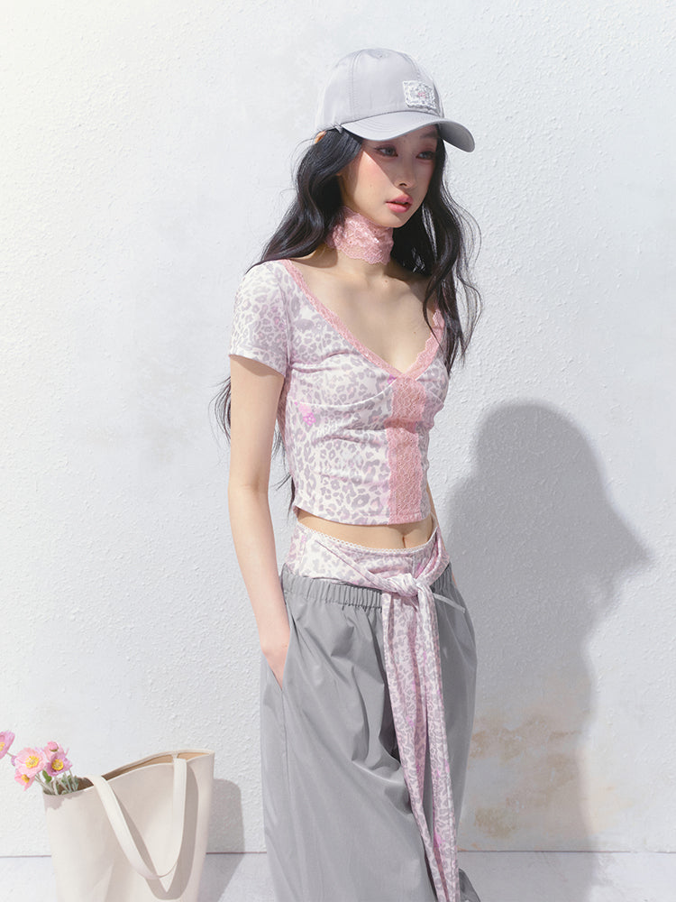 Leopard Print Cropped V-Neck Top With Lace