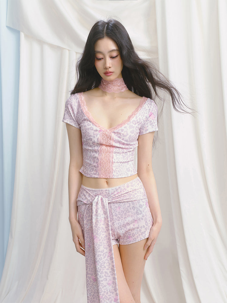 Leopard Print Cropped V-Neck Top With Lace