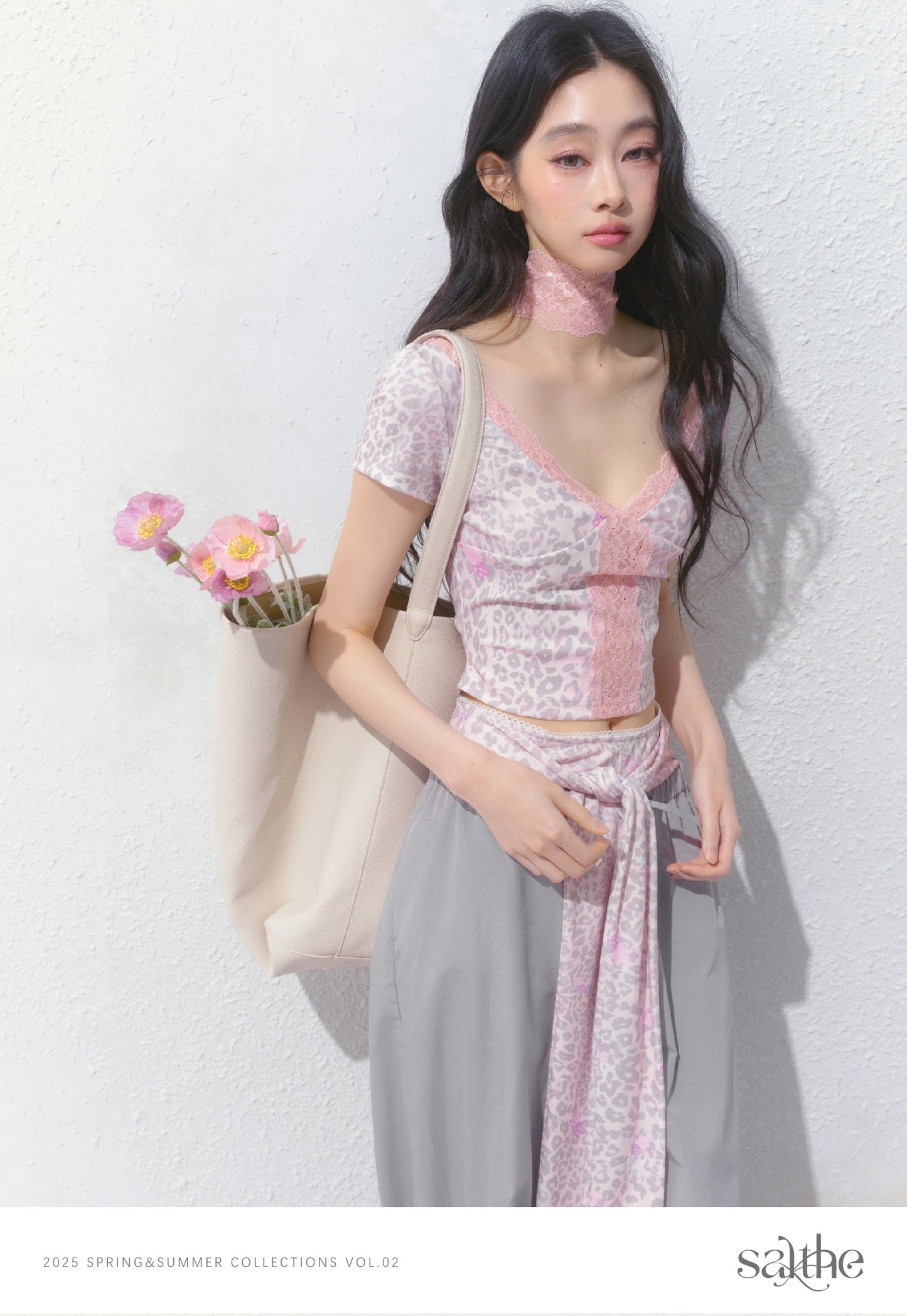 Leopard Print Cropped V-Neck Top With Lace