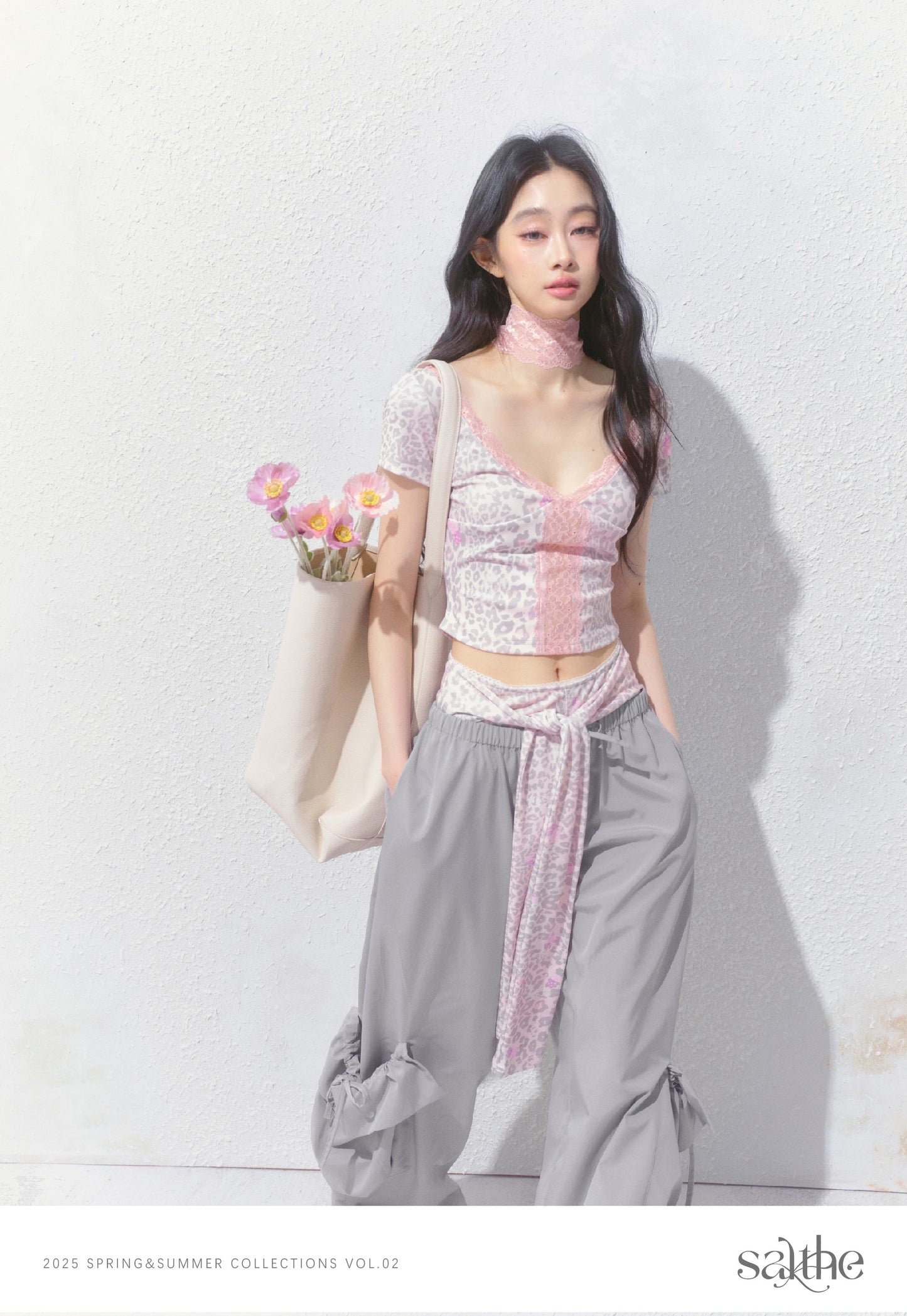 Leopard Print Cropped V-Neck Top With Lace