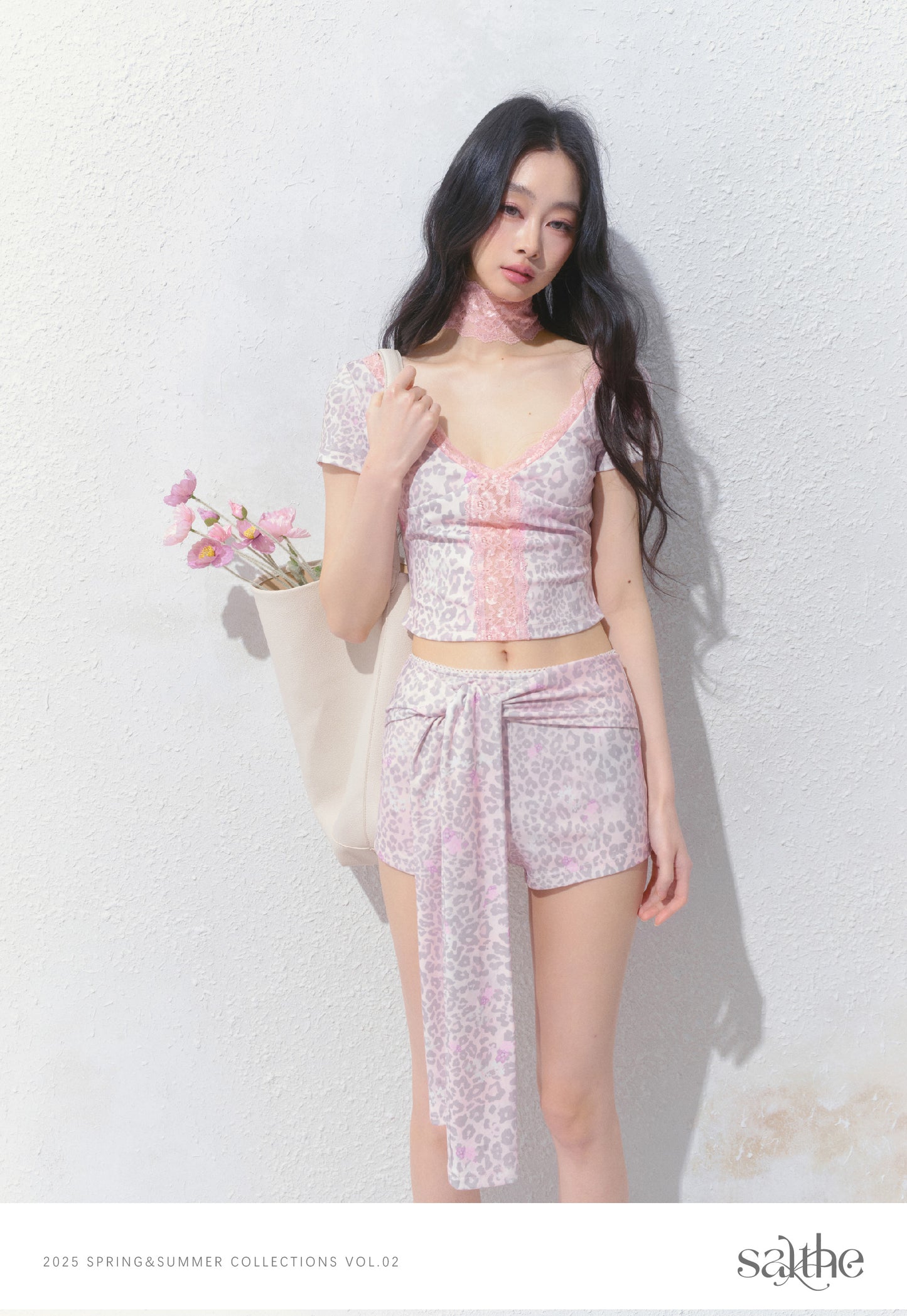 Leopard Print Cropped V-Neck Top With Lace