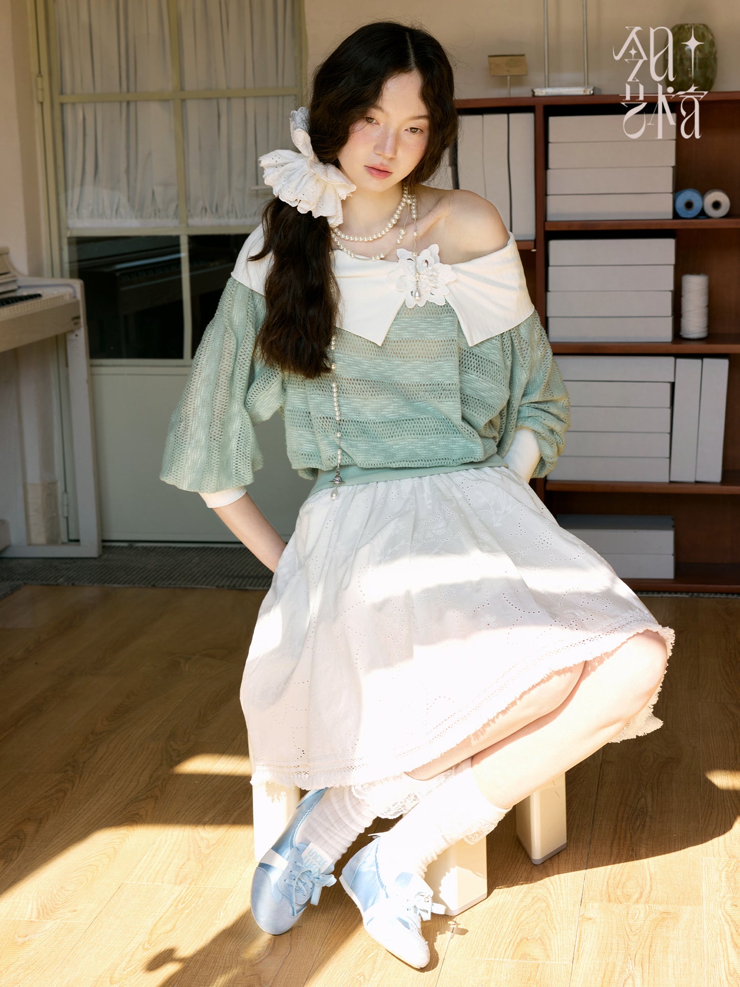 Off-Shoulder Lace Knit Top With Foldover Collar