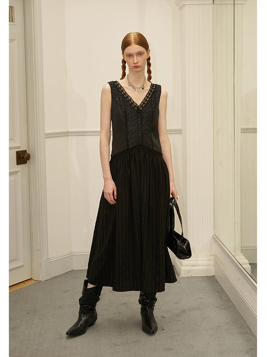 Panelled Sleeveless V-Neck Dress With Floral Lace
