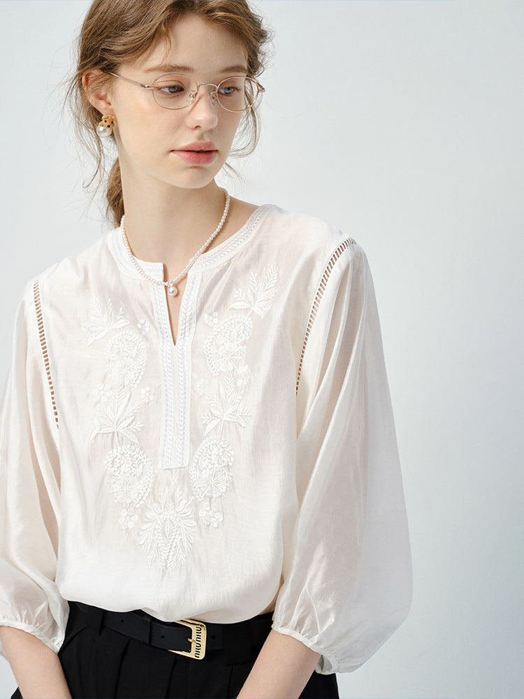 3/4 Sleeve Embroidered V-Neck Blouse