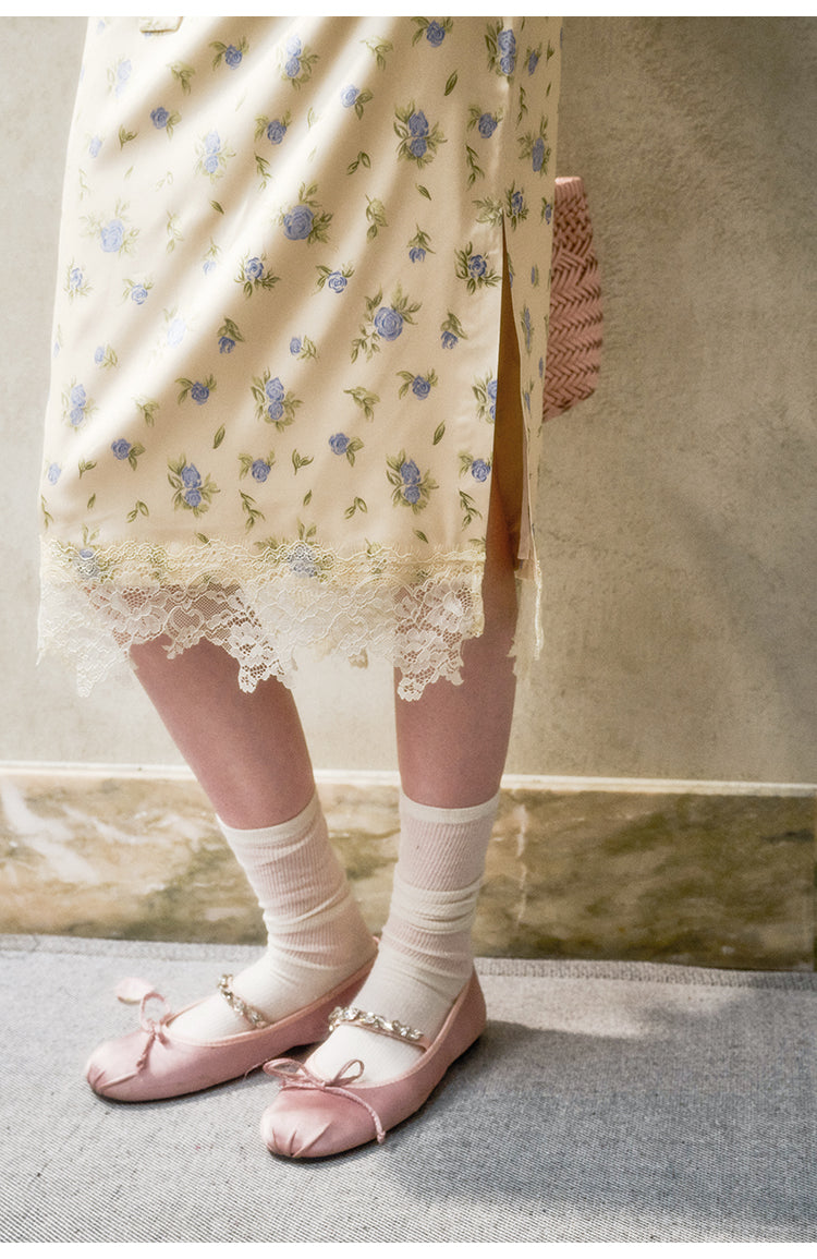 Floral Top With Large Tie & Lace-Trimmed Slit Skirt