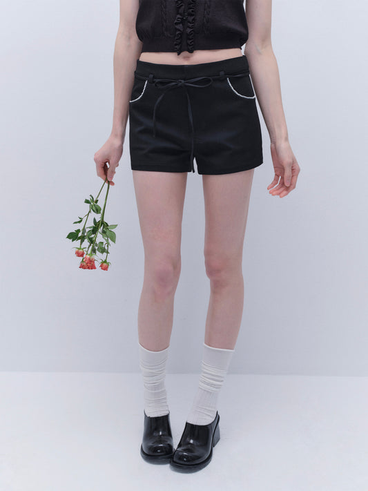 Straight-Leg Shorts With A Slim Tie Belt
