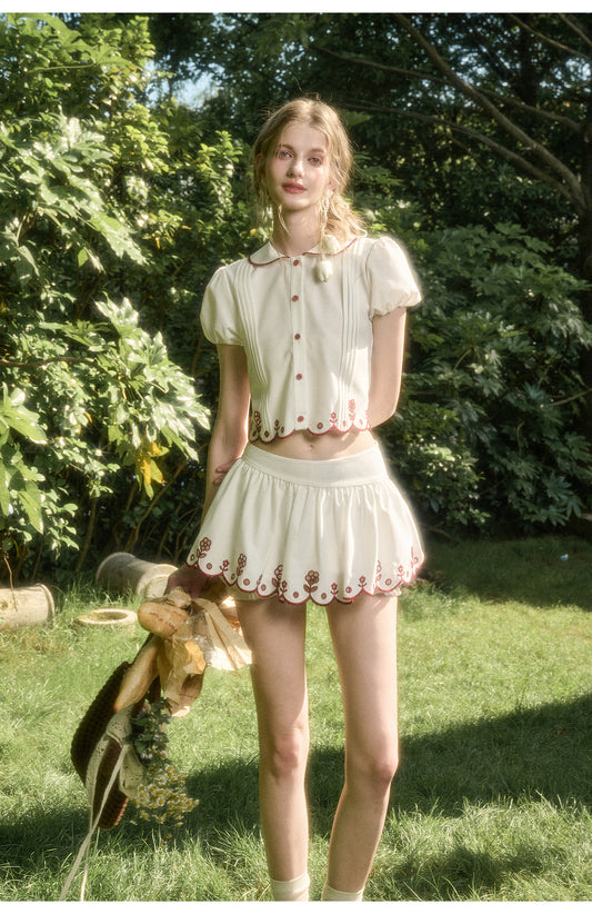 Scalloped Two-Tone Floral Set-Up