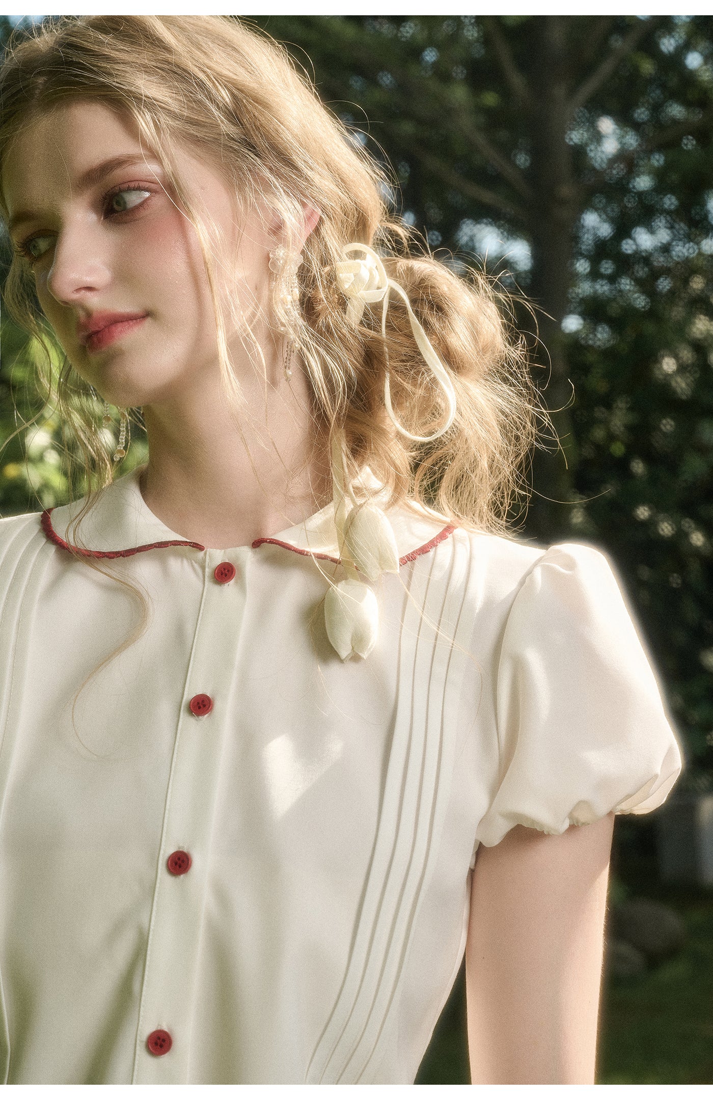 Scalloped Two-Tone Floral Set-Up