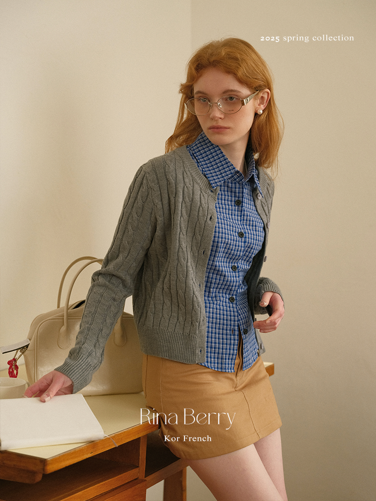 Short Fitted Plaid Shirt With Round Hem