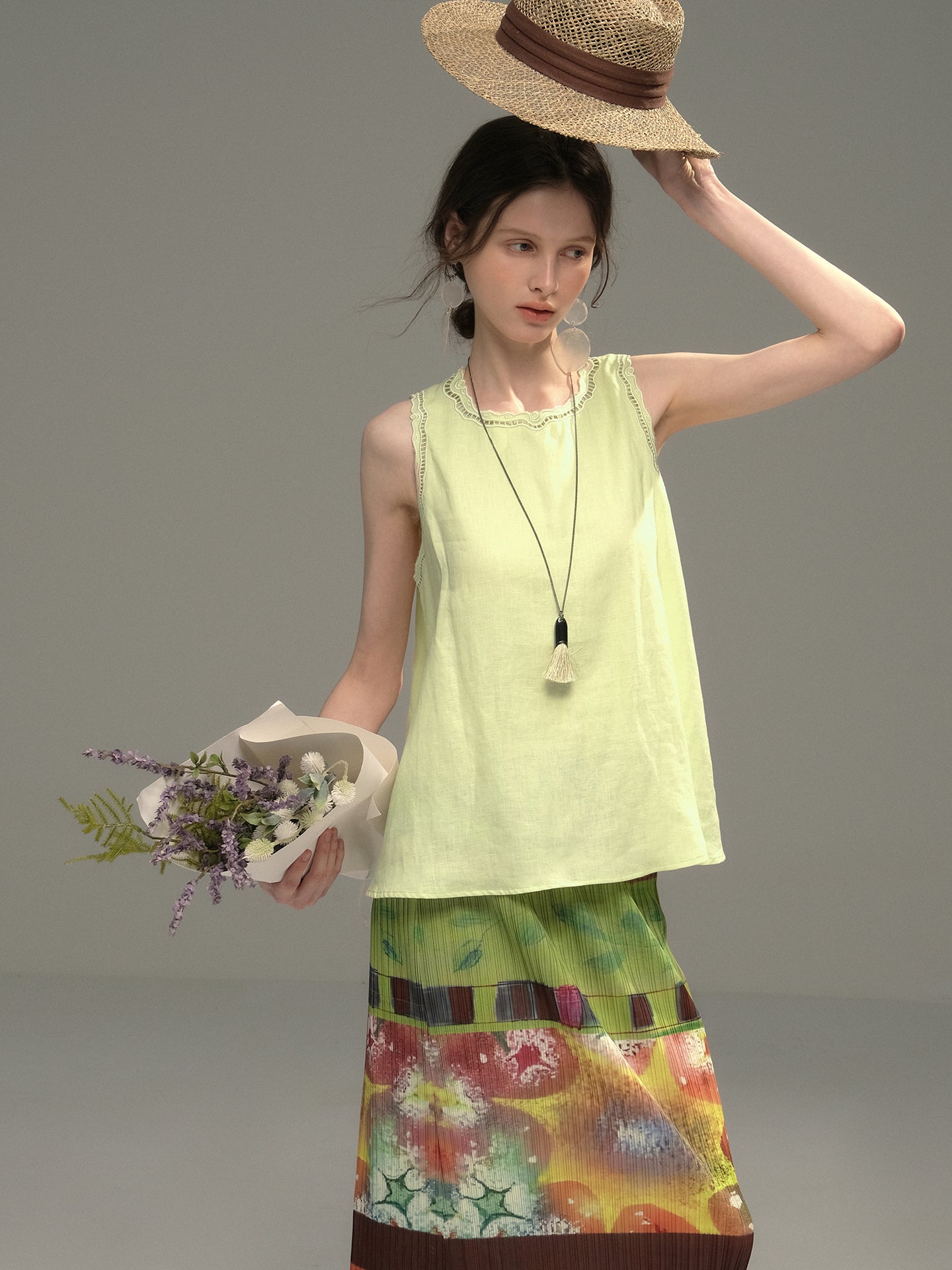 Sleeveless Embroidered Top And Pleated Retro Print Skirt