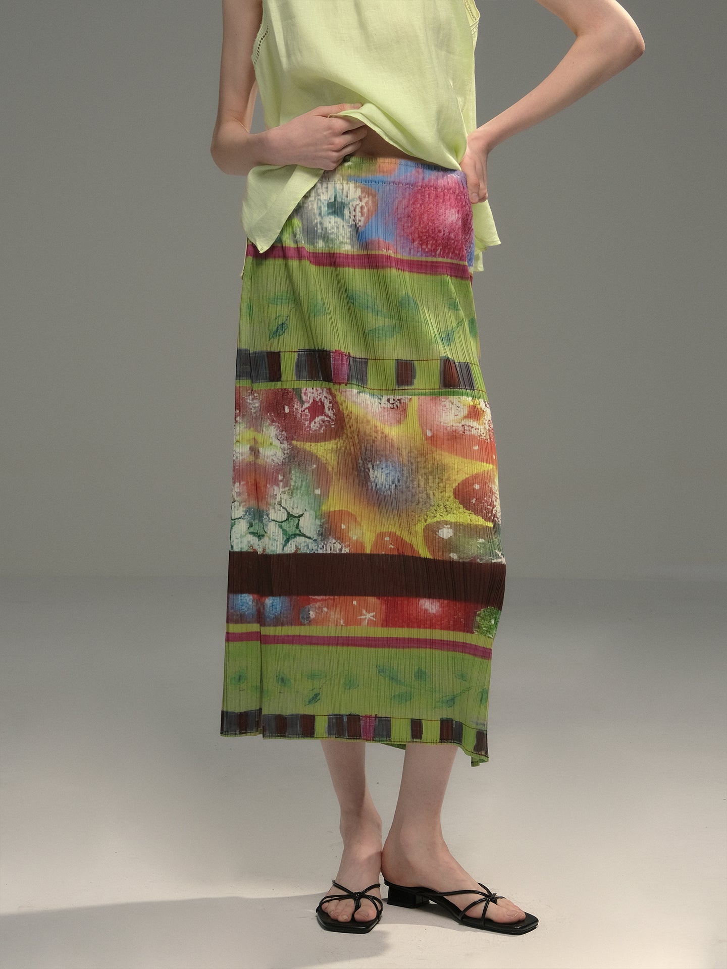Sleeveless Embroidered Top And Pleated Retro Print Skirt
