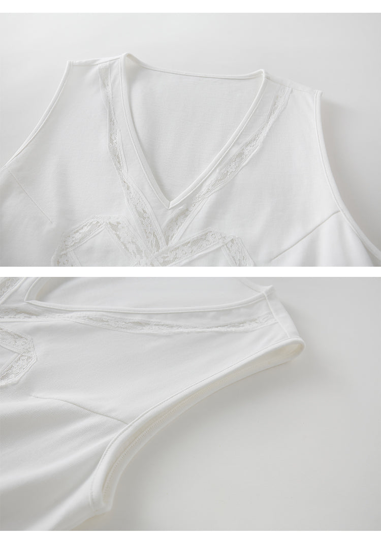 V-Neck Sleeveless Pleated Dress With Lace Ribbon