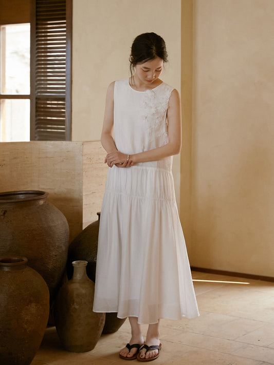 Sleeveless Dress With Floral Detail And Tiered Waist