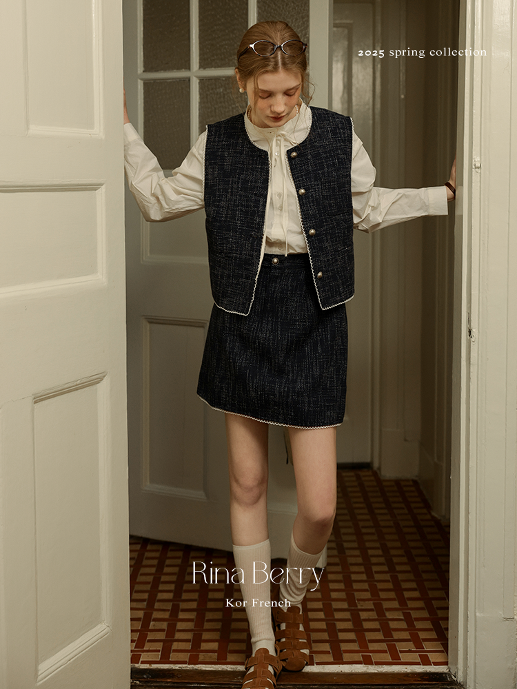 Chic Contrast-Trimmed Vest & Skirt