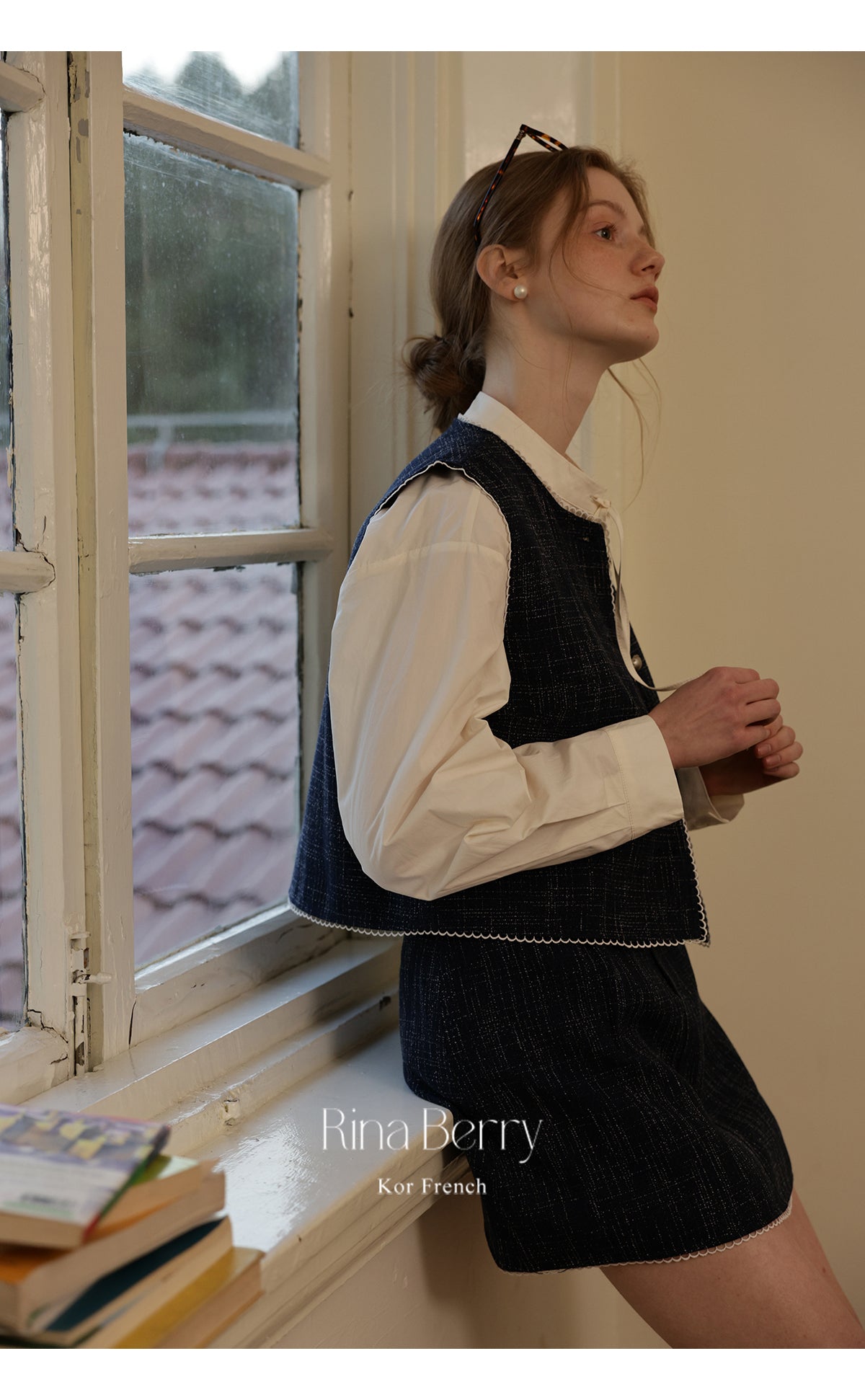 Chic Contrast-Trimmed Vest & Skirt
