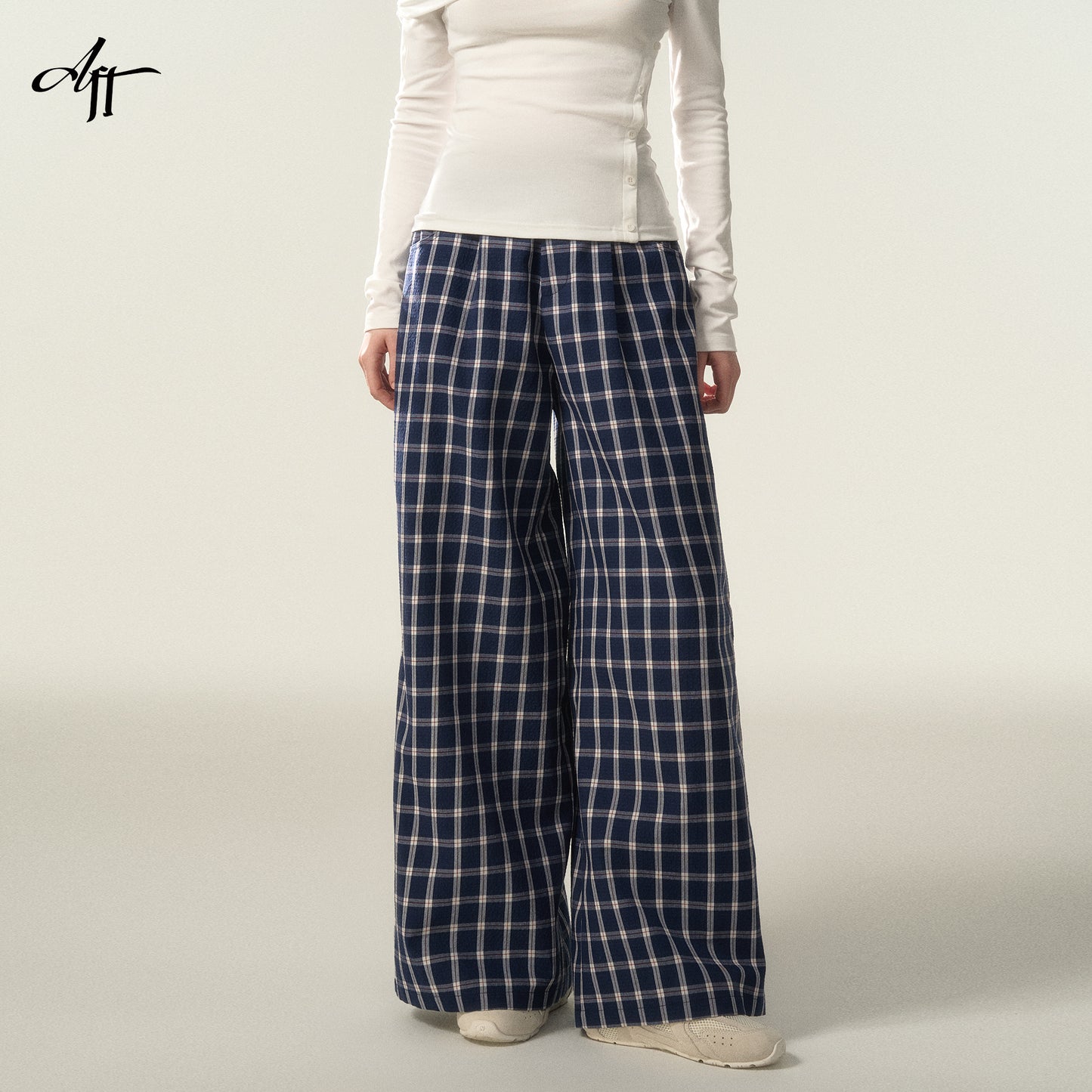 Low-Rise Relaxed Plaid Wide-Leg Pants