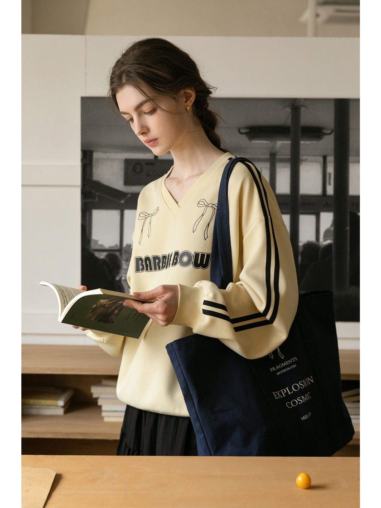 Bow Print Sporty V-Neck Sweatshirt