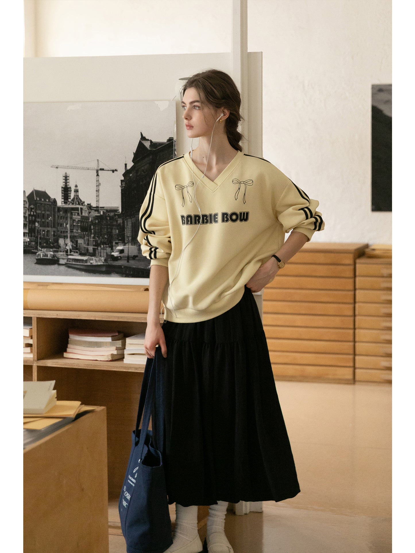 Bow Print Sporty V-Neck Sweatshirt