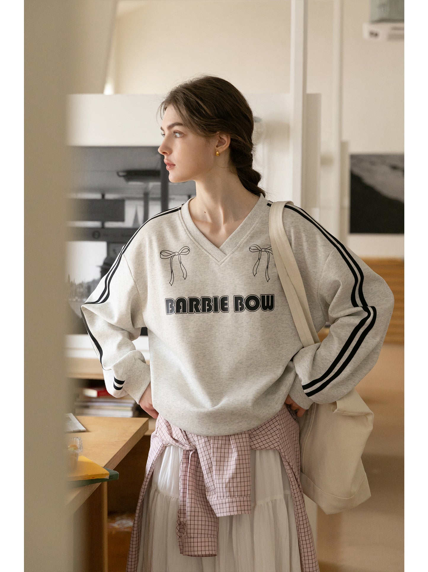 Bow Print Sporty V-Neck Sweatshirt