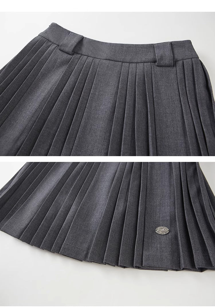 Preppy Pleated Skirt With Logo Metal Charm