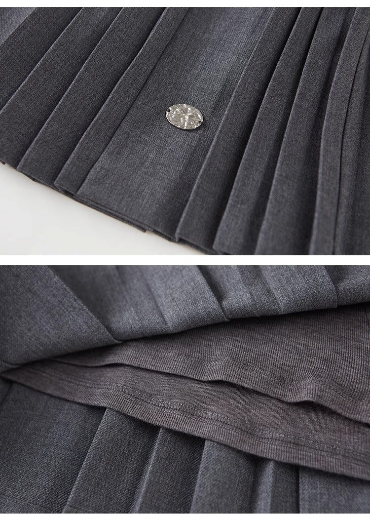 Preppy Pleated Skirt With Logo Metal Charm