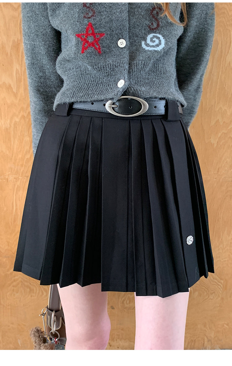 Preppy Pleated Skirt With Logo Metal Charm