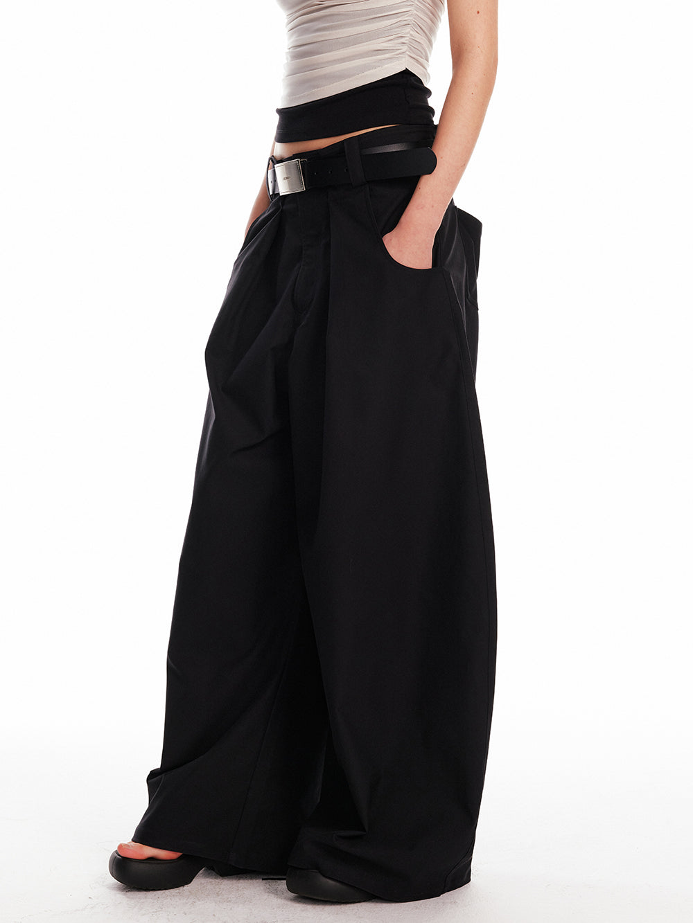 Low-Waist Pleated Wide-Leg Pants