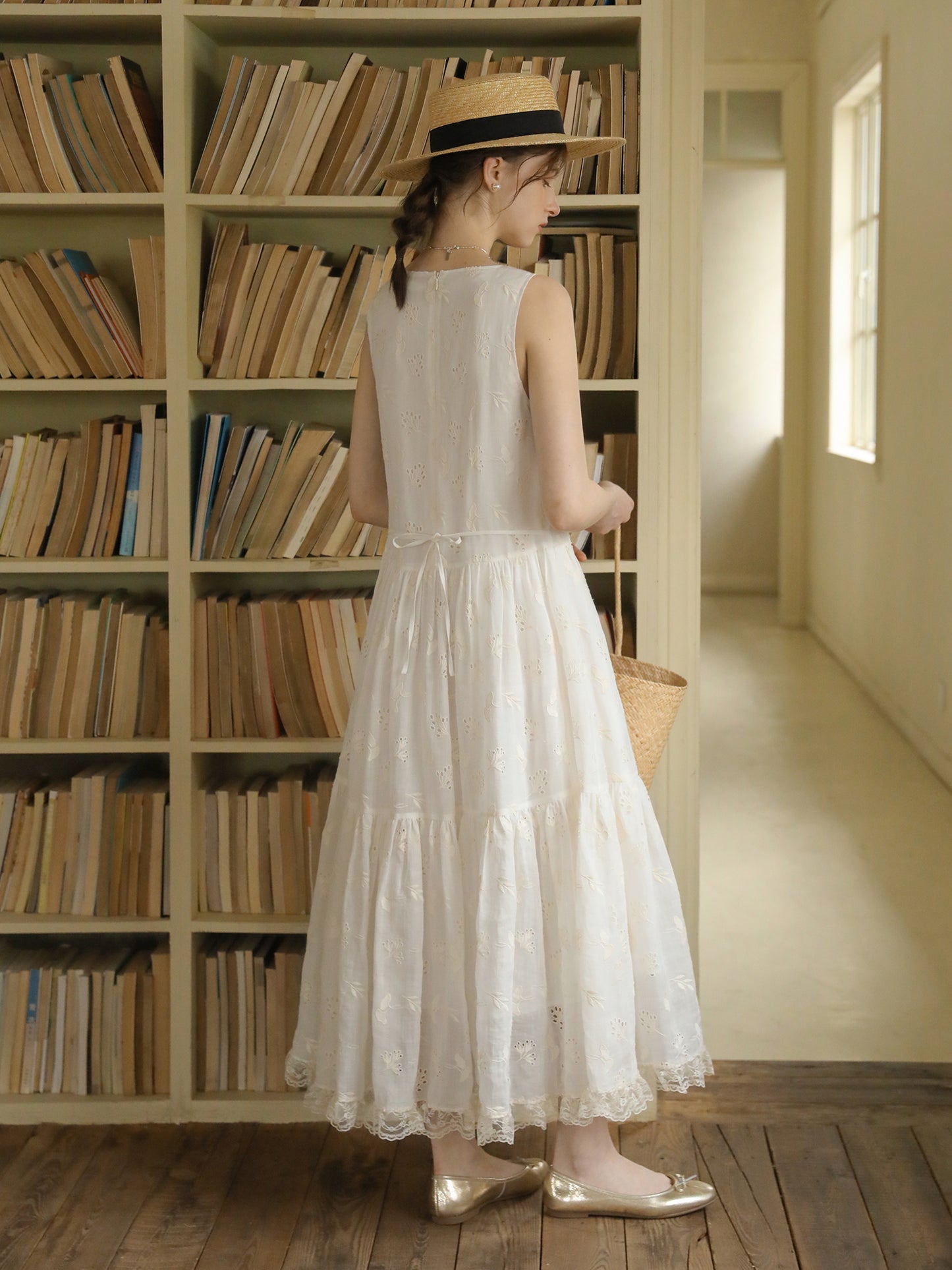 Leaf Motif Embroidered Sleeveless Dress