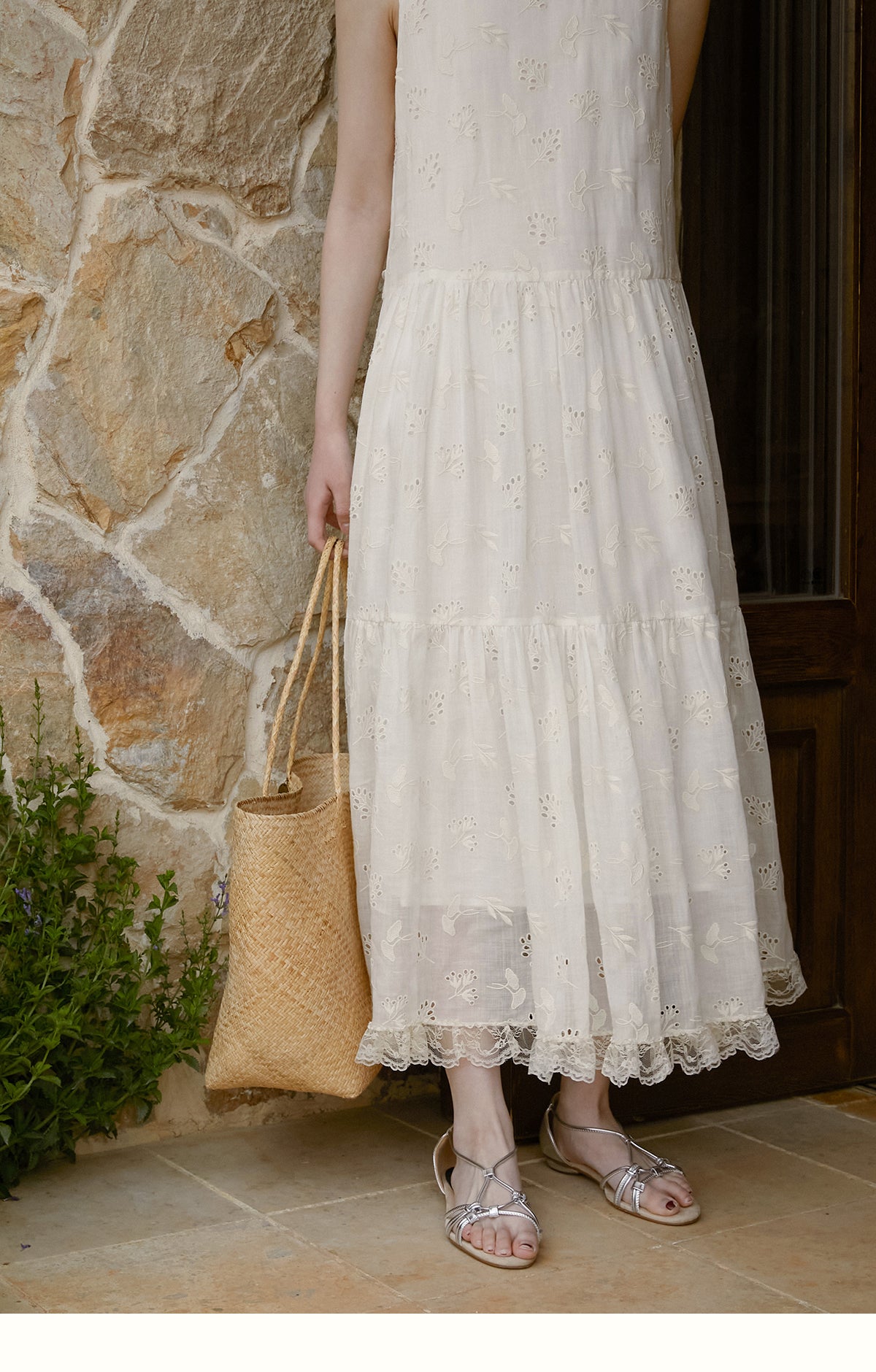 Leaf Motif Embroidered Sleeveless Dress