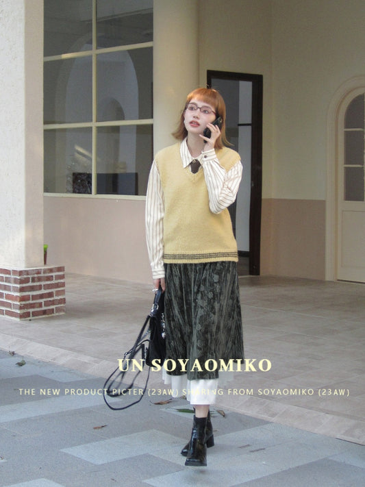 Velvet Floral Embossed Skirt With Elastic Waist