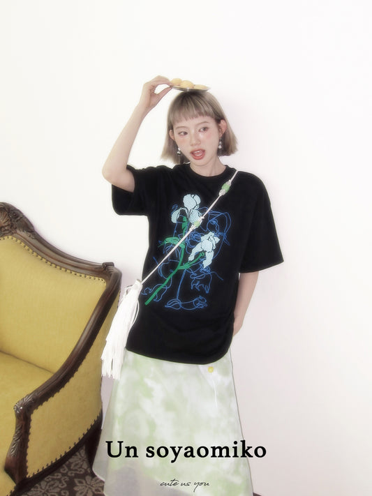 Floral-Embroidered Relaxed Fit T-Shirt