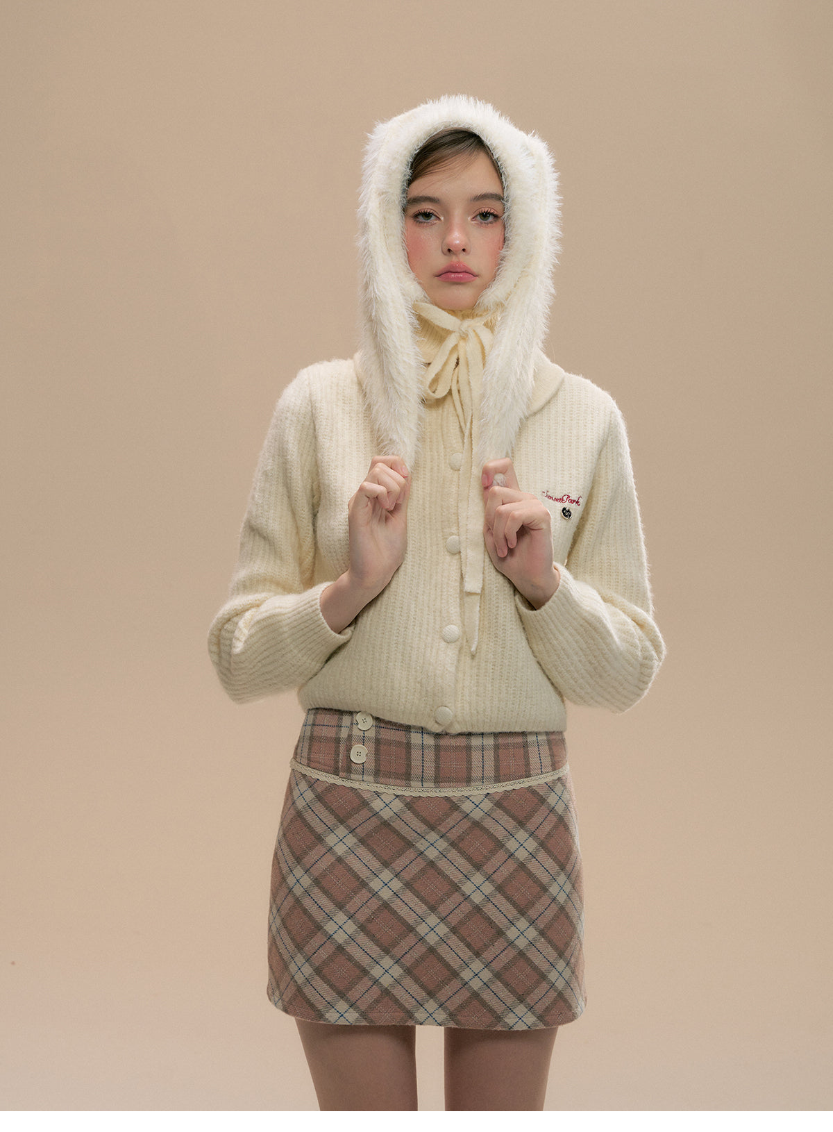 Peter Pan Collar Shirt-Like Knitted Top