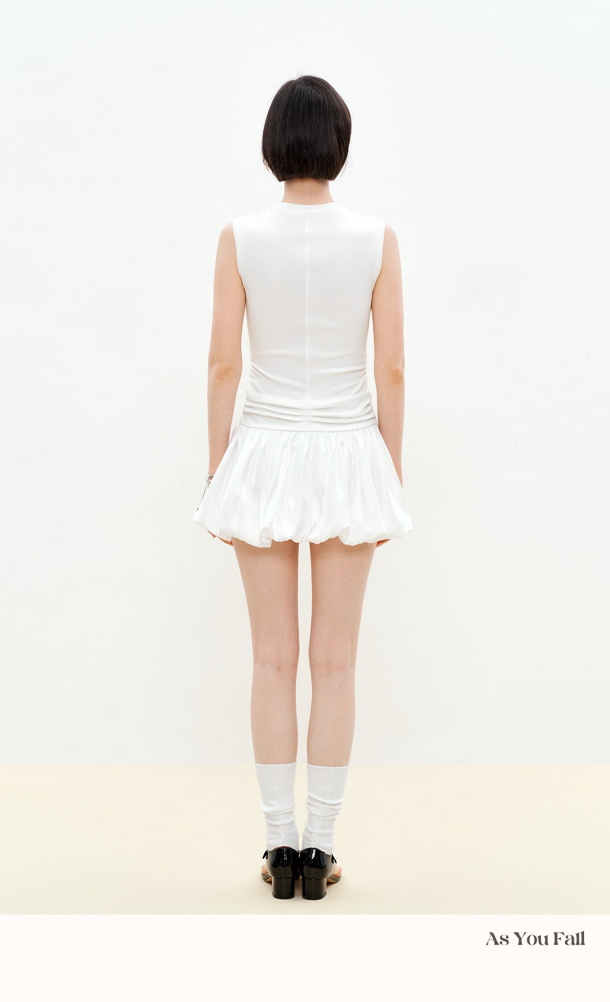 Sleeveless Bubble Dress With Pearl Bead Necklace