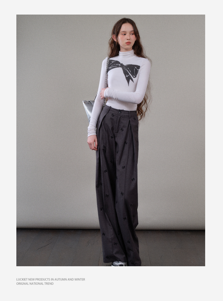 Bow Print Fitted Roll Neck Tee