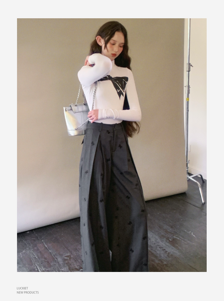 Bow Print Fitted Roll Neck Tee