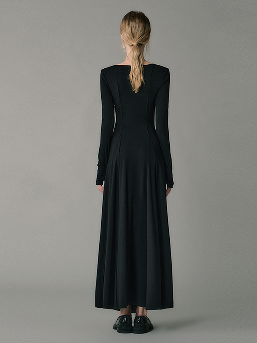 Flowy Scoop Neck Dress With Tuck Detail